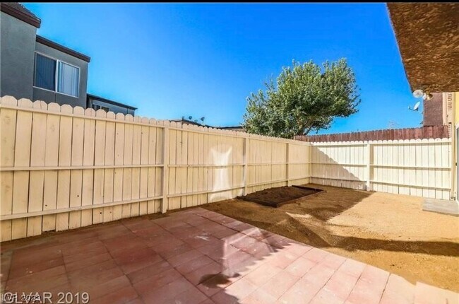 Building Photo - 1511 Living Desert Dr