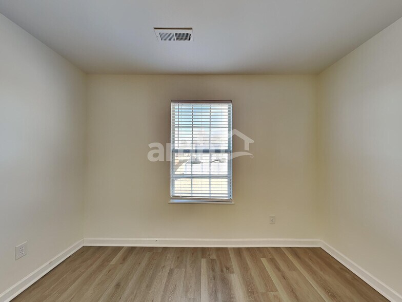 Building Photo - 611 Westbury Way