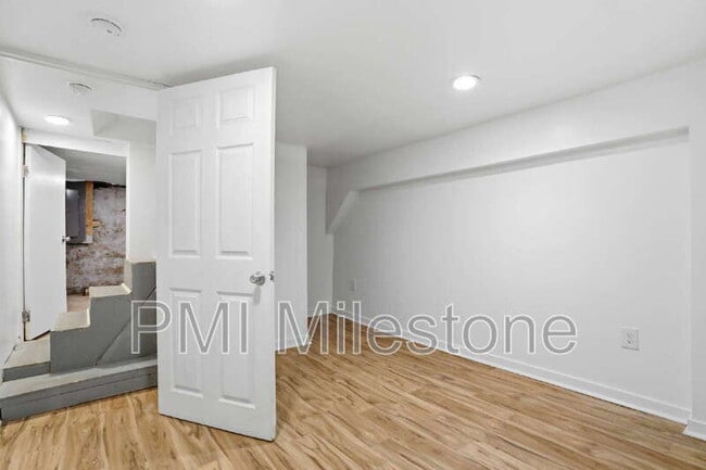 Building Photo - 316 N High St