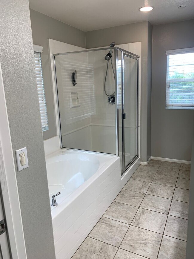 Building Photo - 3 Bedroom Condo for Rent in Murrieta
