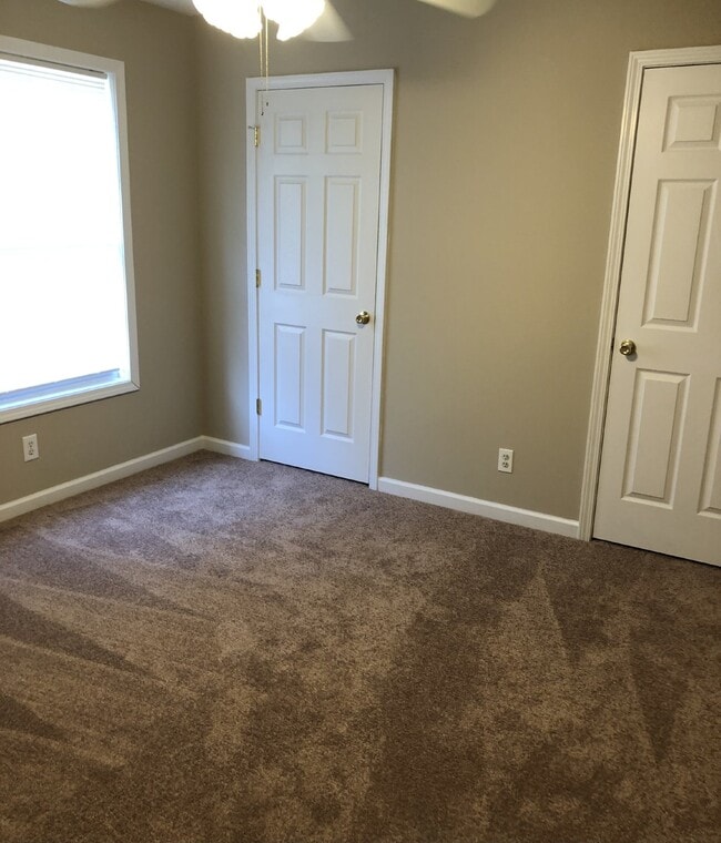 Building Photo - 3BD 3BA DUPLEX CLOSE TO TTU FOR RENT