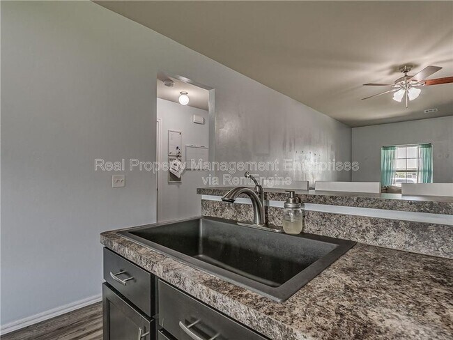 Building Photo - 1912 Autumn Way