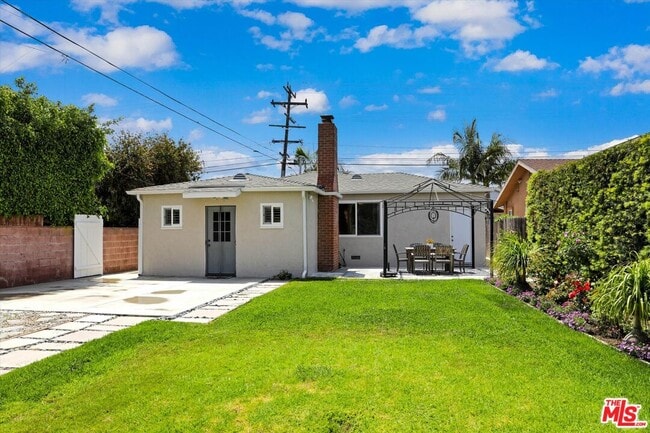 Building Photo - 14110 Shoup Ave