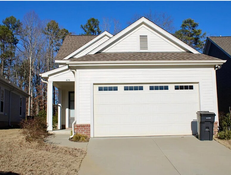 Building Photo - 425 Live Oak Dr