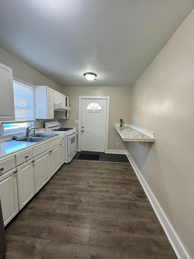 Building Photo - 2 Bedroom Home in Castlewood!