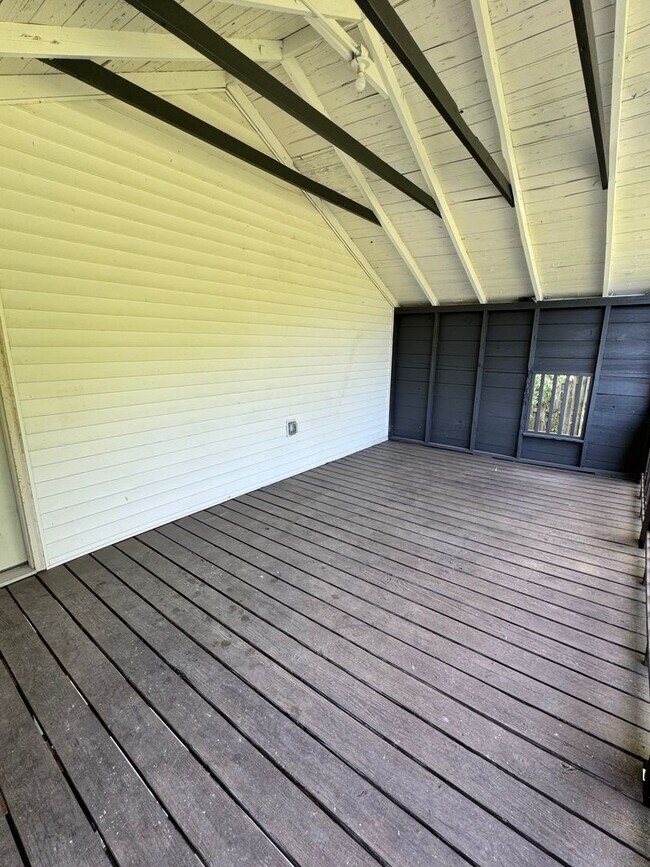 Building Photo - Spacious 4-Bedroom Home with 2 Kitchens | West Ann Arbor