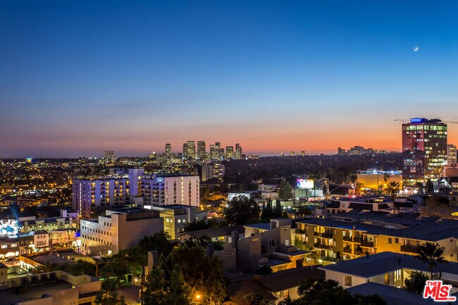 Building Photo - 8787 Shoreham Dr