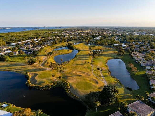 Building Photo - 2 Vista Gardens Trail Unit 202