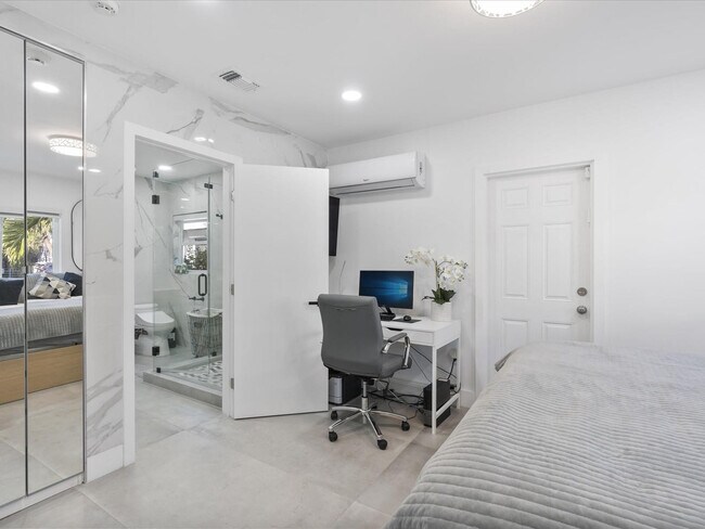 Building Photo - 9232 Harding Ave