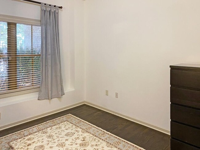 Building Photo - 598 Ansley Cir NE