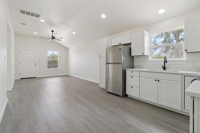 Building Photo - 1087 Schubert Ln