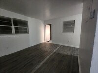 Building Photo - 519 NW 8th Ave