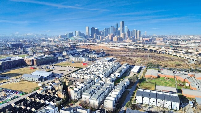 Building Photo - 325 Eado Park Cir