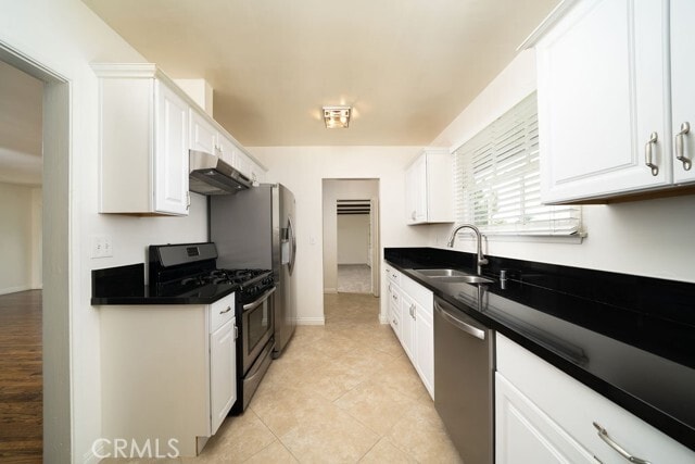 Building Photo - 2542 Vuelta Grande Ave