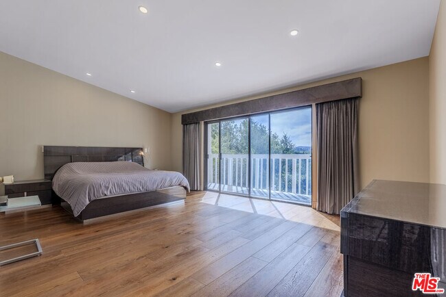 Building Photo - 2637 Angelo Dr