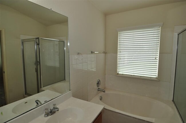 Building Photo - 1409 Tea Leaf Dr