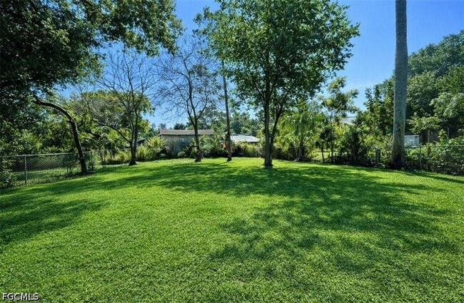 Building Photo - 569 Nuna Ave