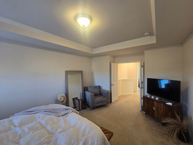 Building Photo - 4BR/3.5BA with 2-Car Garage! Available February 2026