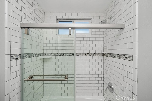 Building Photo - 201 E 16th St