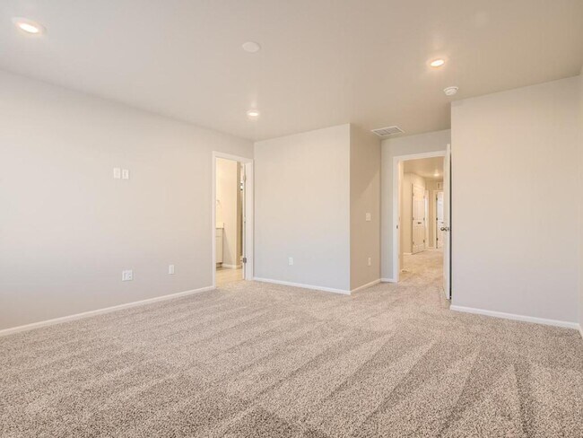 Building Photo - 12225 Creamery St