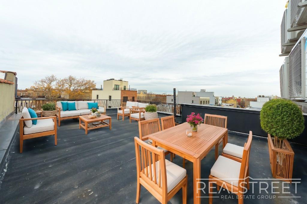 Building Photo - Stunning Brand new PH 1 Bed with Private Roof Deck!