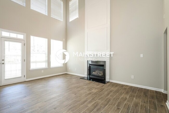 Building Photo - 5 Bedroom Pet-Friendly Home in CHARLOTTE, NC with Main Street Renewal