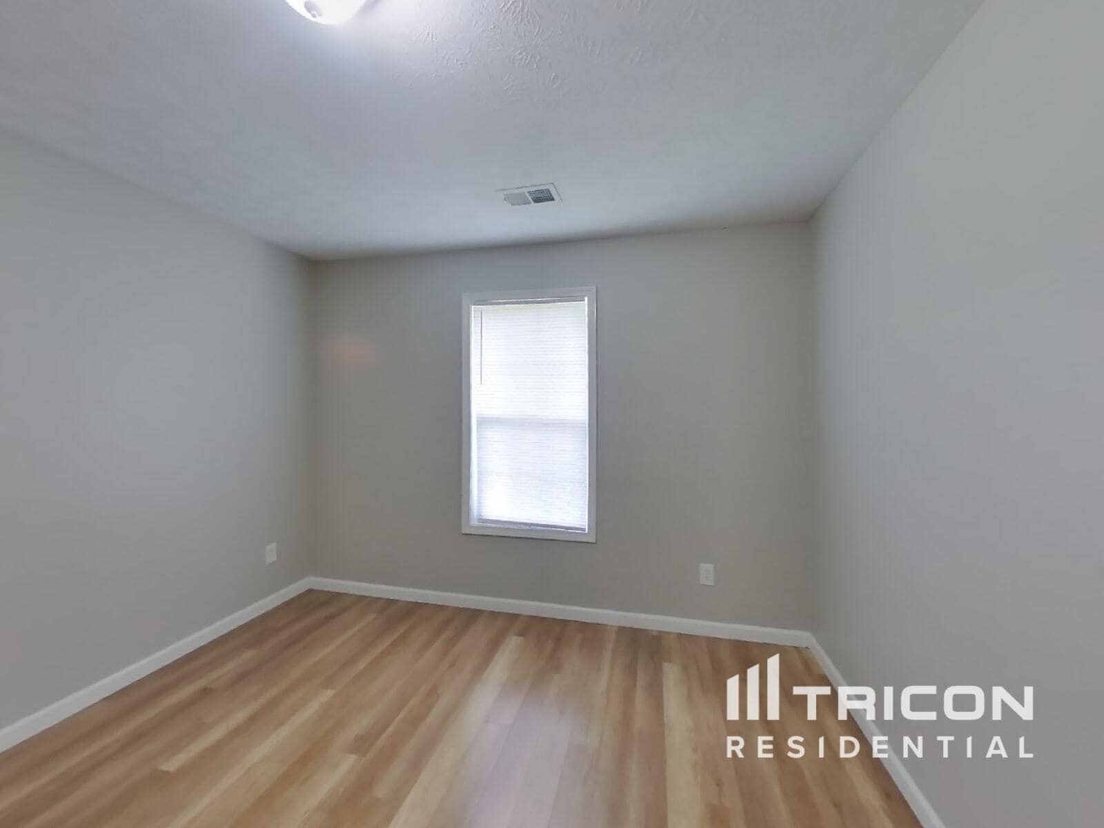 Building Photo - 1440 Twin Manor Dr