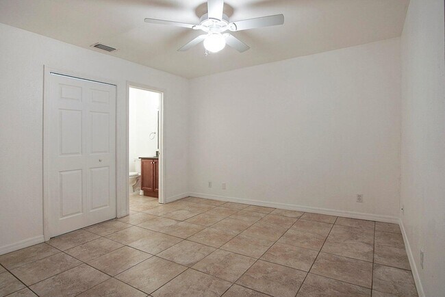 Building Photo - 2132 NE Pelican Terrace