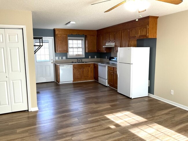 Building Photo - 2 Bedroom, 2 Baths Duplex Apartment for Rent with Unfinished Basement