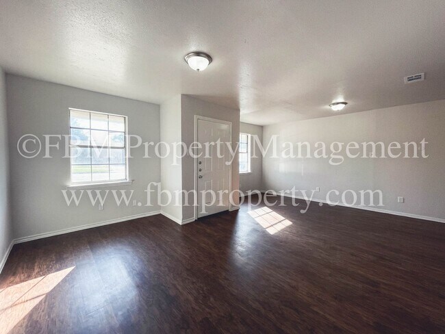 Building Photo - 1603 S Hall St