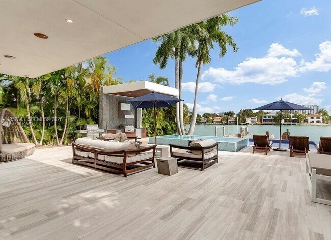 Building Photo - 321 E Dilido Dr