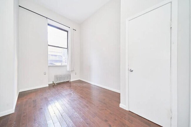 Building Photo - 2 bedroom in NEW YORK NY 10036