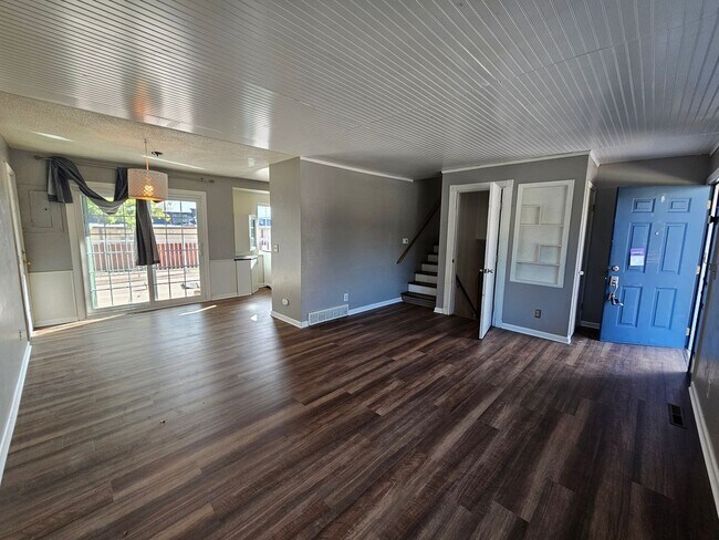 Building Photo - 3 Bed 2 Bath Home in North East Colorado S...