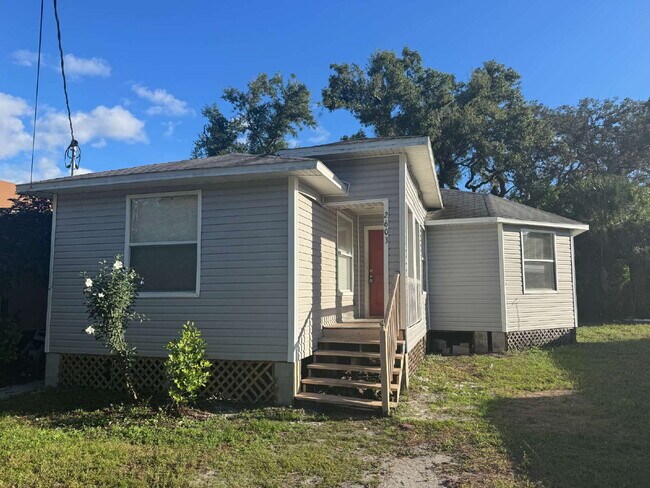 Building Photo - "Spacious 4-Bedroom Home with 2 Full Baths in Prime Tampa Location – 1,560 Sq. Ft. of Comfort!"