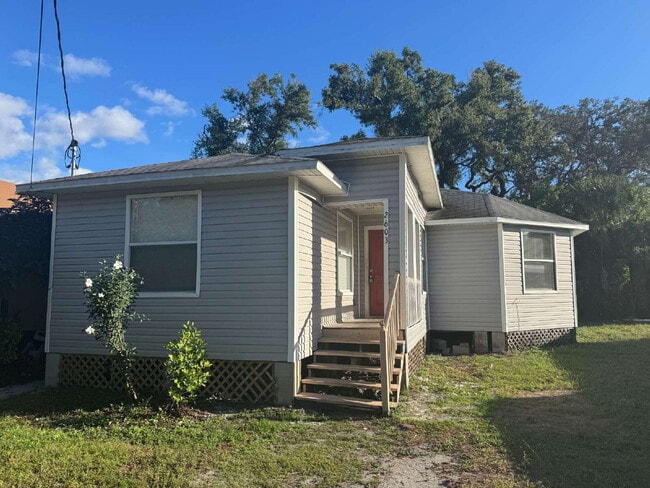 Building Photo - "Spacious 4-Bedroom Home with 2 Full Baths...