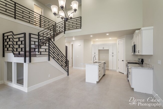 Building Photo - Beautiful!! End unit! 4 bedroom, 2.5 bathroom townhome in Hurricane!