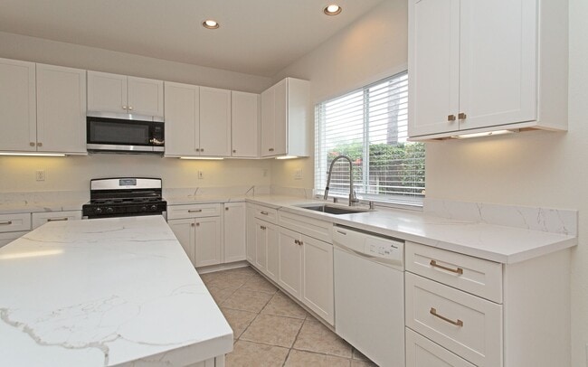 Building Photo - 2159 Island Shore Way