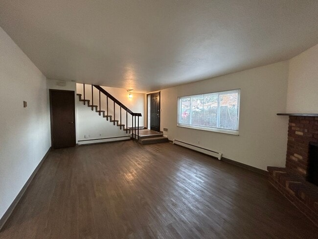 Building Photo - Charming Loveland Home with Lake Views