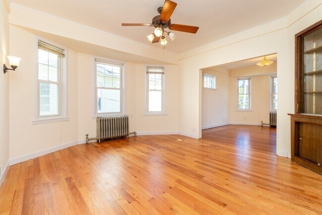 Building Photo - 8 Hastings St