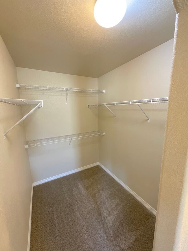 Building Photo - 3 Bedroom Home Available Near S Marksheffel Rd & Fontaine Blvd!