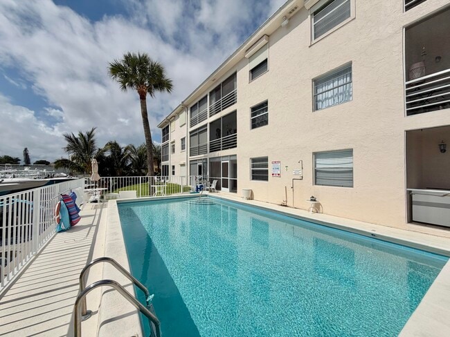 Building Photo - 312 Northlake Dr