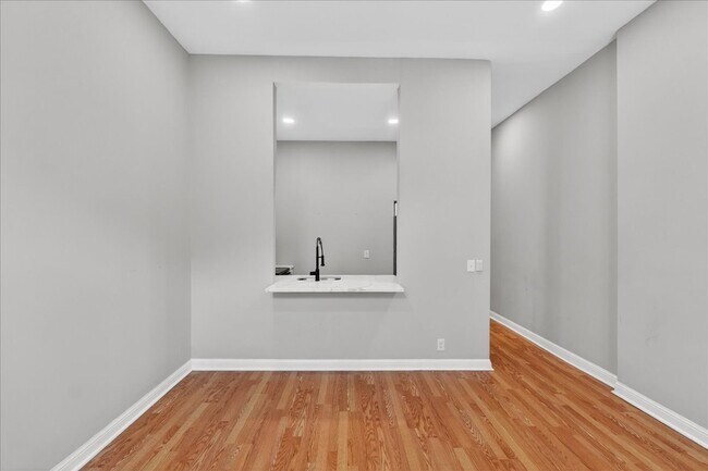 Building Photo - 2022 S 11th St