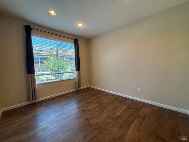 Building Photo - 520 Arlington Dr