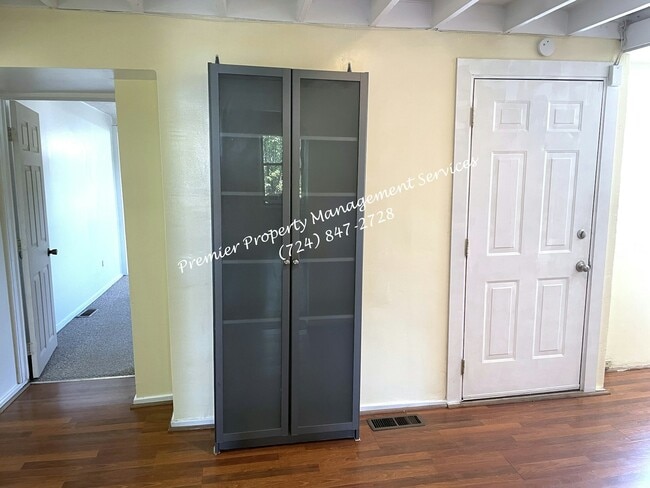 Building Photo - 916 3rd Ave