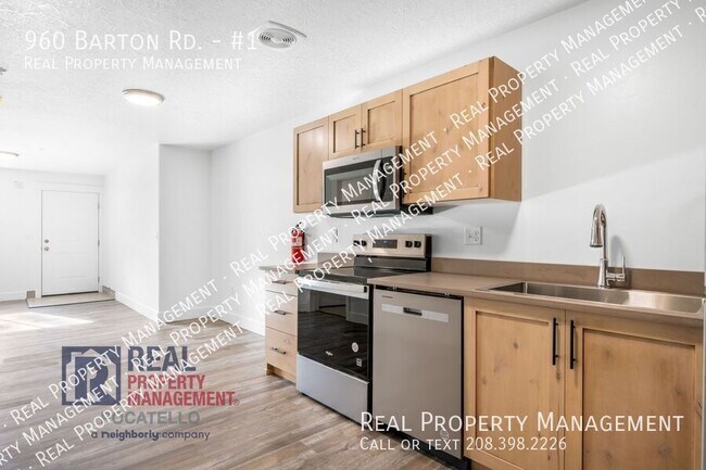 Building Photo - 960 Barton Rd