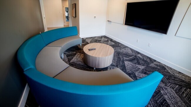 Building Photo - 10250 Gateway Pl