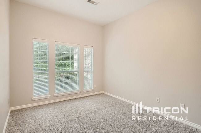 Primary Photo - 2710 Hawthorne Dr