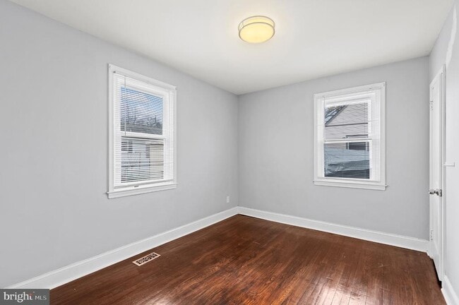 Building Photo - 929 Kinwat Ave