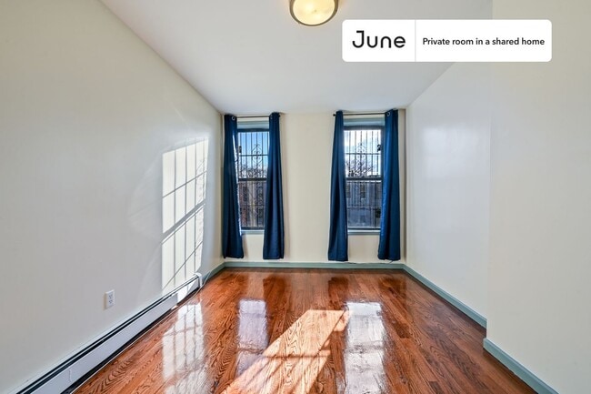 Building Photo - 1236 Putnam Ave