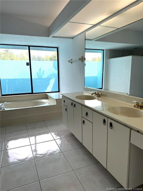 Building Photo - 1998 NE Ginger Terrace